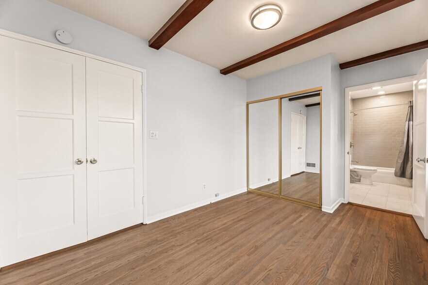 Building Photo - 2450 Hermosita Dr