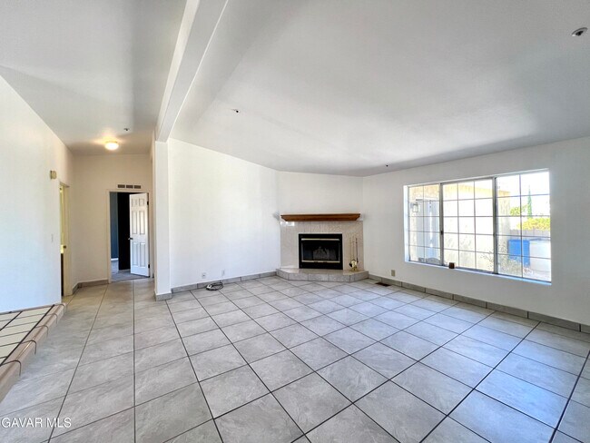 Building Photo - 21925 Fort Tejon Rd