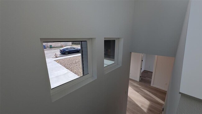 Building Photo - 2220 Yellow Jacket Ln