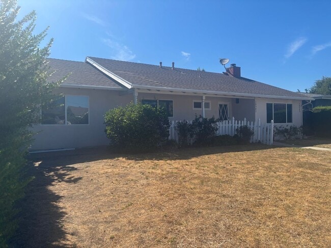 Building Photo - 10547 Hayvenhurst Ave