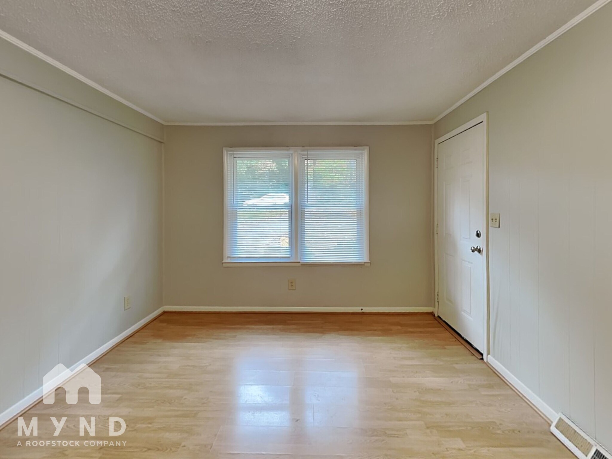 Building Photo - 4361 Silver Lake Rd