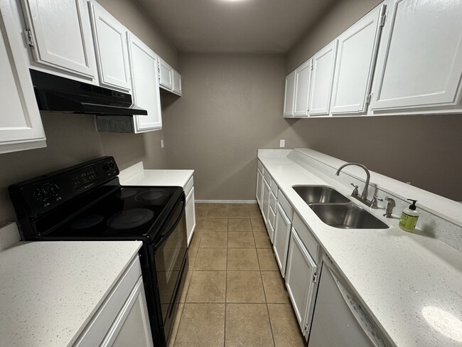 Building Photo - 722 Stonecroft Cir