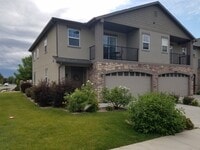 Building Photo - 3 Bed Townhome with Mountain Views and Community Pool