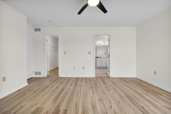 Building Photo - Charming 3BR Northampton Home – Cozy Livin...