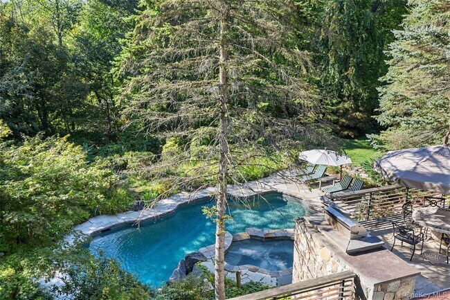 Building Photo - 12 Bishop Park Rd