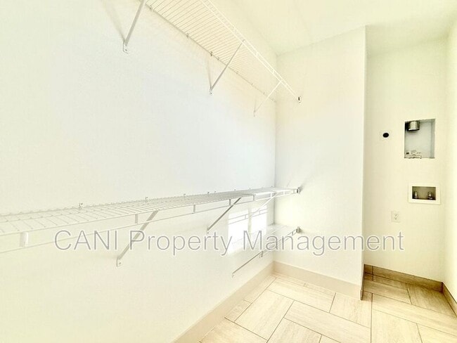 Building Photo - 728 Ellwood Ave