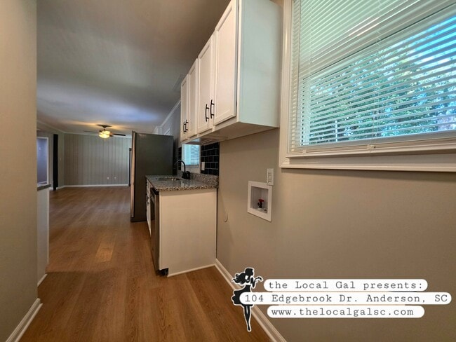 Building Photo - 104 Edgebrook Dr