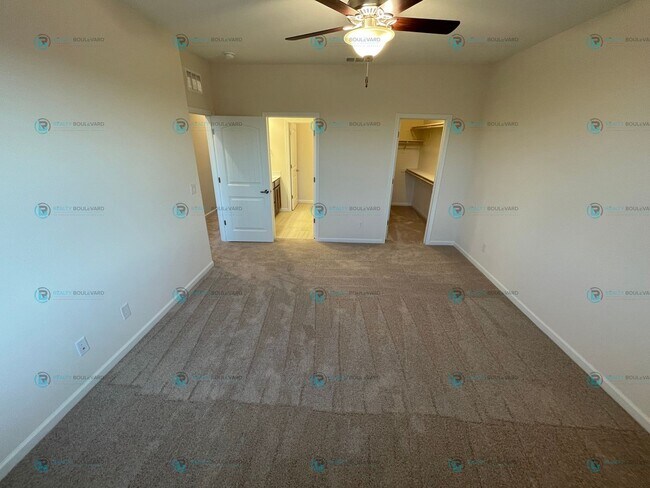 Building Photo - 3-Bedroom 2.5 Bathroom 2 car garage Condo in Carson City