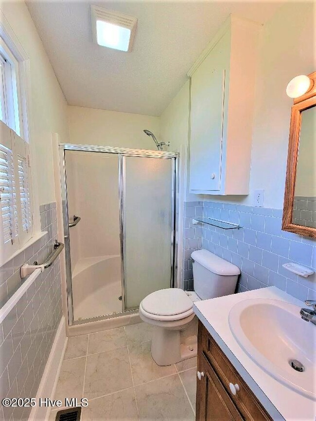Building Photo - 304 Beech Ln