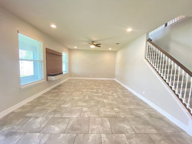 Building Photo - 8433 Corkfield Ave