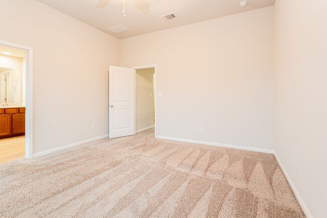 Building Photo - Bright & Spacious 5-Bedroom, 3-Bath Home i...