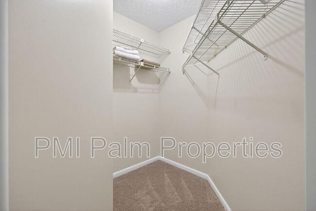 Building Photo - 1127 E Seminole Ave