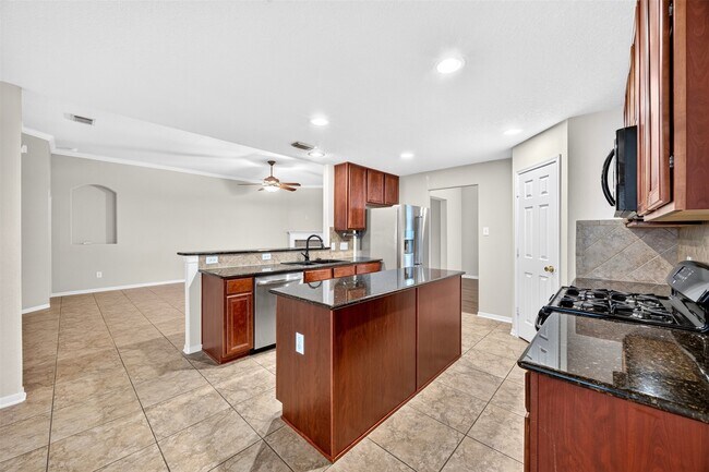 Building Photo - 18631 Cypress Lake Village Dr