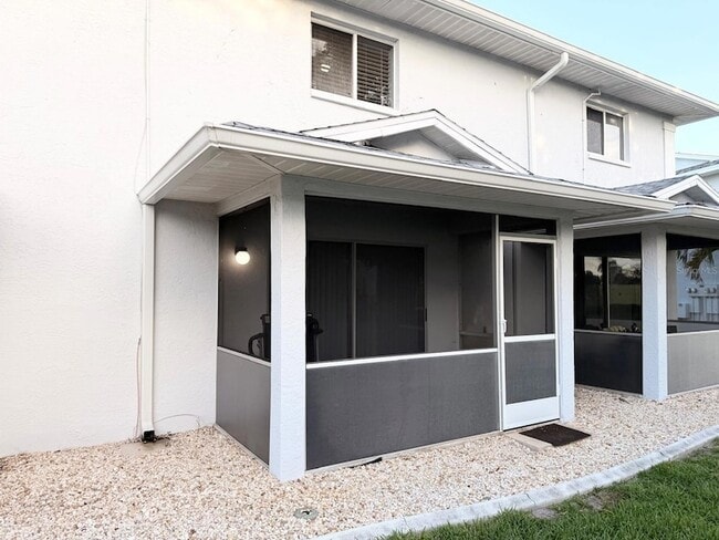 Building Photo - 5027 SW 16th Pl