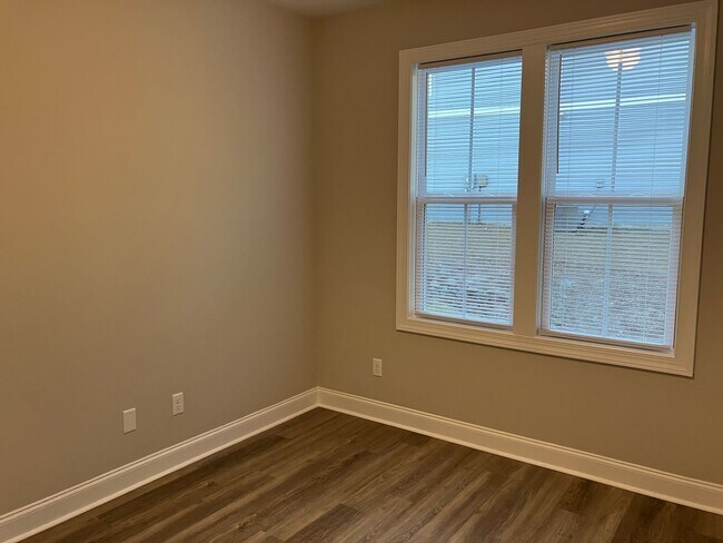 Building Photo - 3 Bedroom 2 Bathroom house located in Mill Creek Cove