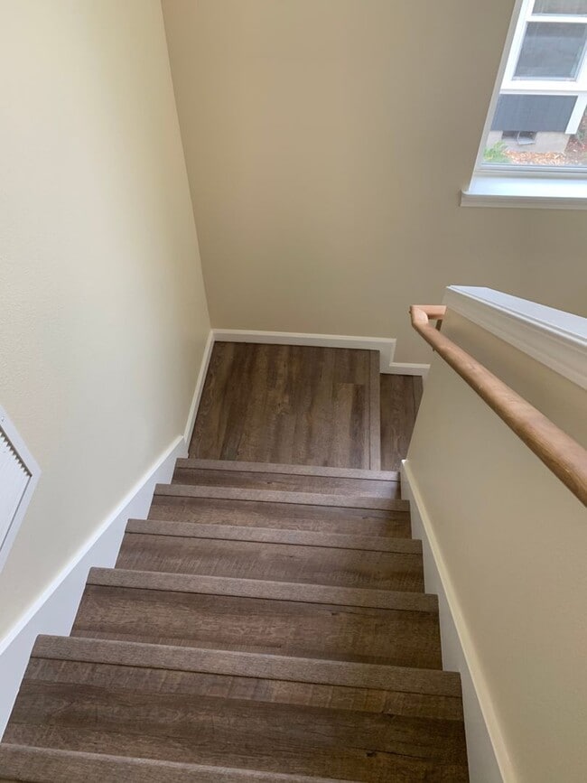 Building Photo - Available Now! 3 Bedroom ~ 1.5 Bathroom House Located in South Corvallis