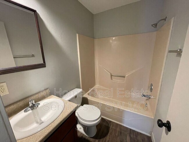 Building Photo - 2118 N Jefferson Ave