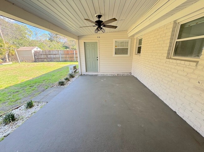 Building Photo - 324 Tanglewood Rd