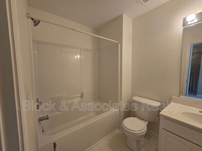 Building Photo - 210 Brittany Way