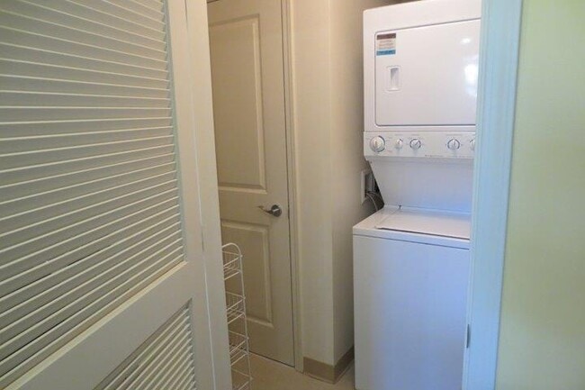 Building Photo - 1431 Pacific Hwy