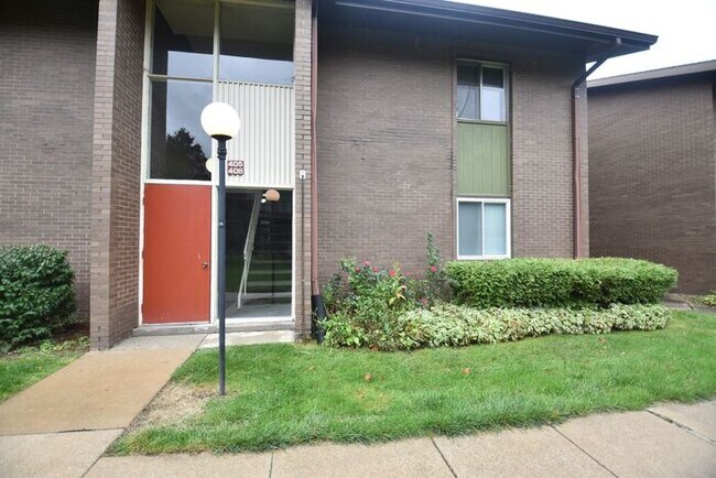Primary Photo - South Bend's Topsfield 1 bedroom Condo for...