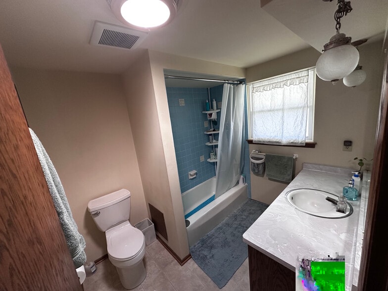 Full Bath 1st Floor - 3655 S 90th St
