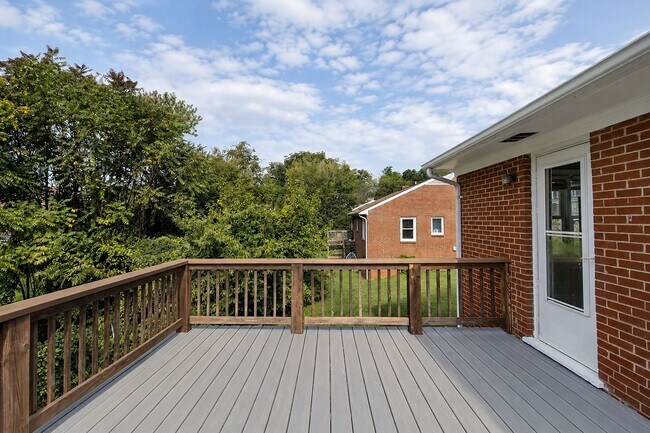 Building Photo - 1212 River Vista Ave