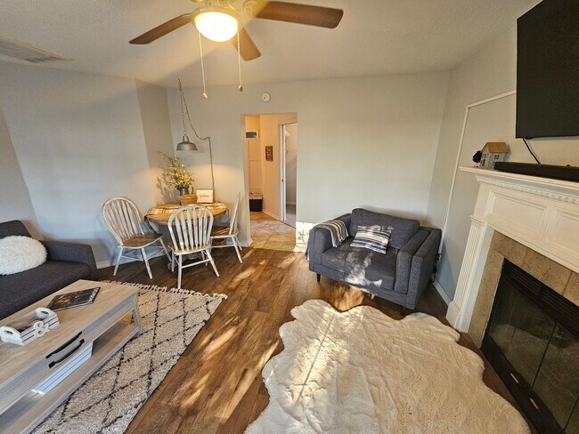 Building Photo - 104 Timberwood Ln