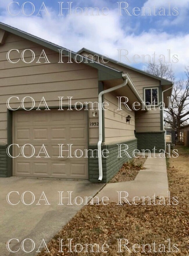 Building Photo - South East Duplex