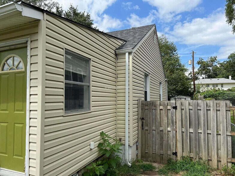 Building Photo - 3416 Kansas Ave