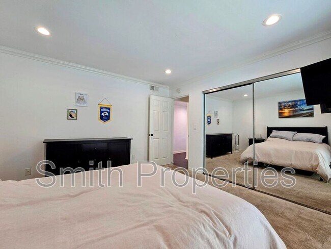 Building Photo - 320 Hermosa Ave