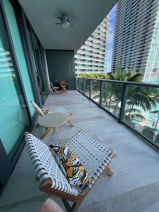 Building Photo - 480 NE 31st St