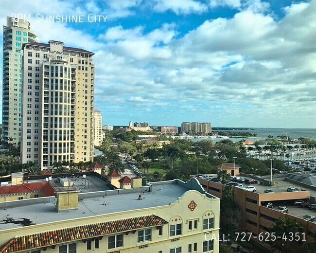 Building Photo - 1 Beach Dr SE