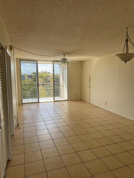 Building Photo - 3141 NW 47th Ter