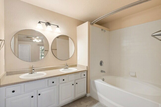 Building Photo - 7124 Ash Creek Heights