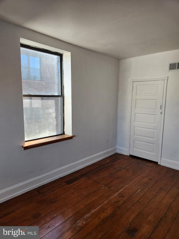 Building Photo - 626 S 10th St