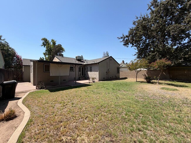 Building Photo - 73 E Fedora Ave