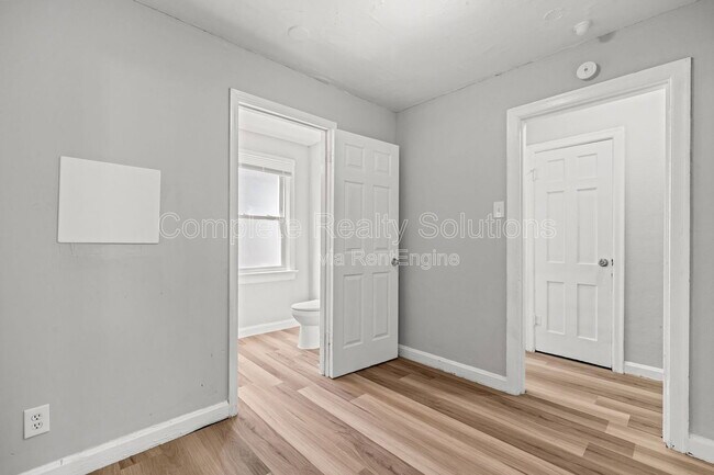 Building Photo - 7120 Greenhaven Dr