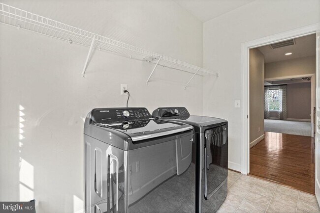 Building Photo - 4561 Rona Pl