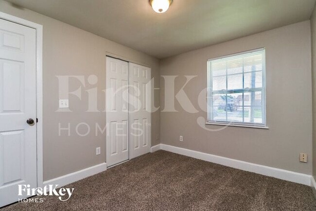 Building Photo - 7910 Woodgrove Cir