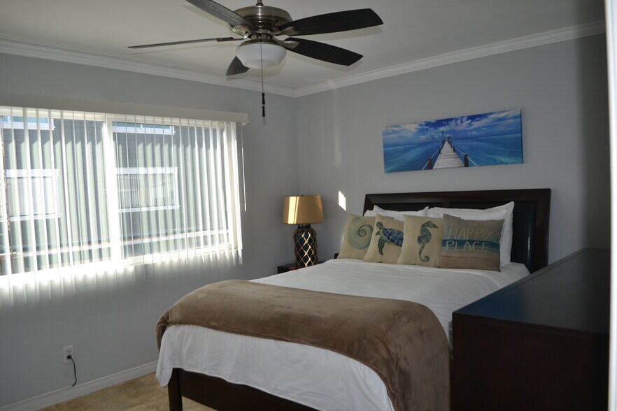 Building Photo - 676 Seacoast Dr