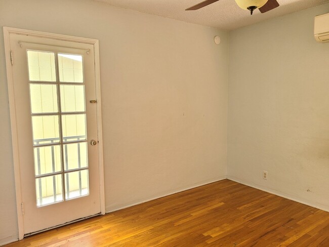 Building Photo - Raymond