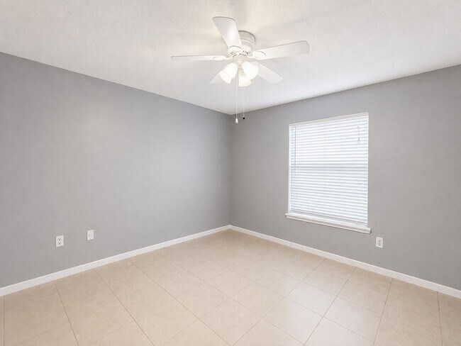 Building Photo - 112 Reserve Cir