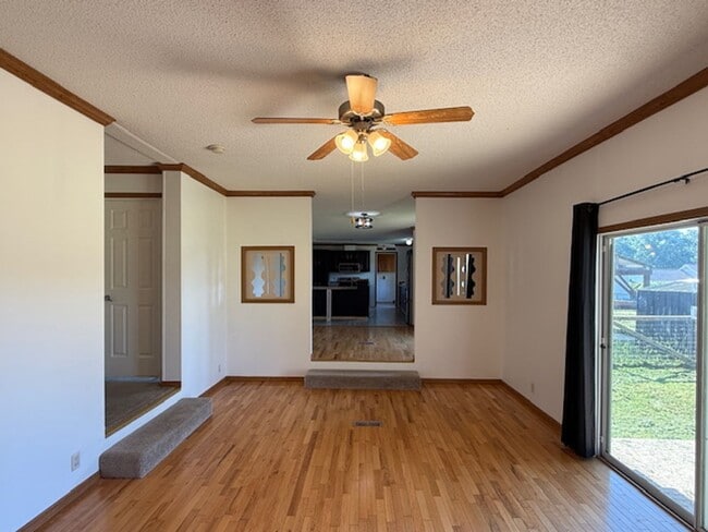 Building Photo - 3 Bed / 2 Bath Home in Desha