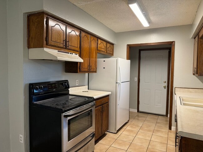 Building Photo - Charming home in North Edmond + 2 bedrooms