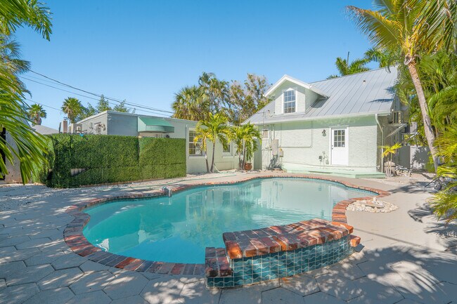 Primary Photo - 3310 E Maritana Dr