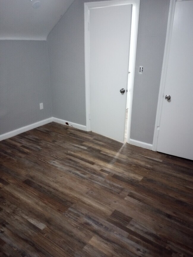 Building Photo - 2807 Sheldon Ave