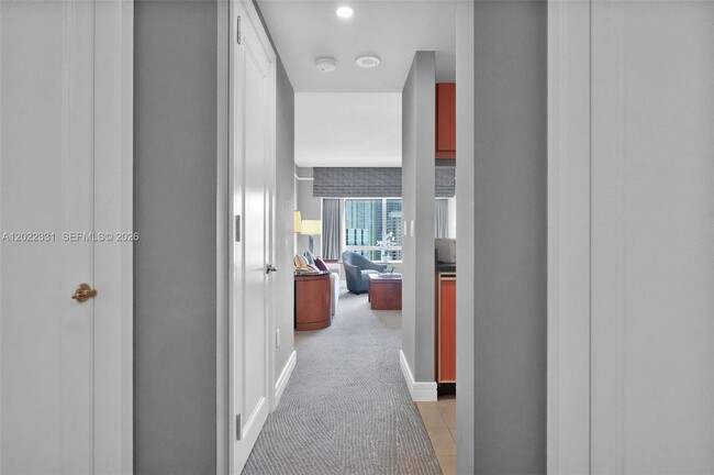 Building Photo - 1435 Brickell Ave