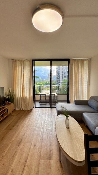 Building Photo - 975 Ala Lilikoi St