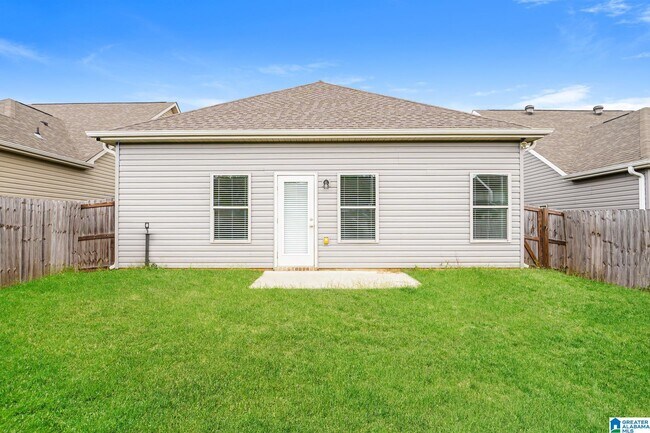 Building Photo - 154 Park Dr N